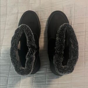 Khombu Black Faux Fur Trim Ankle Boots